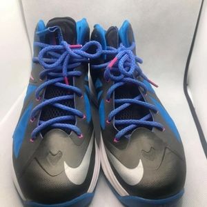 Nike LeBron X GS 6.5Y/8womens Black/Metallic Silver